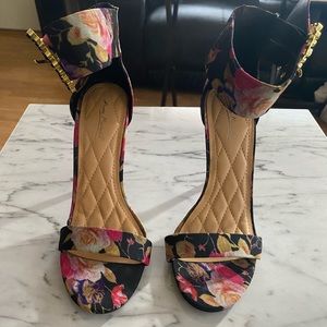 High heel shoes size 9
